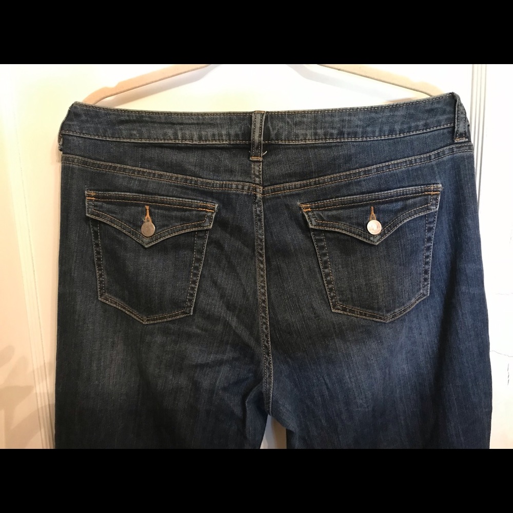 Jennifer Lopez bootcut lightweight jean